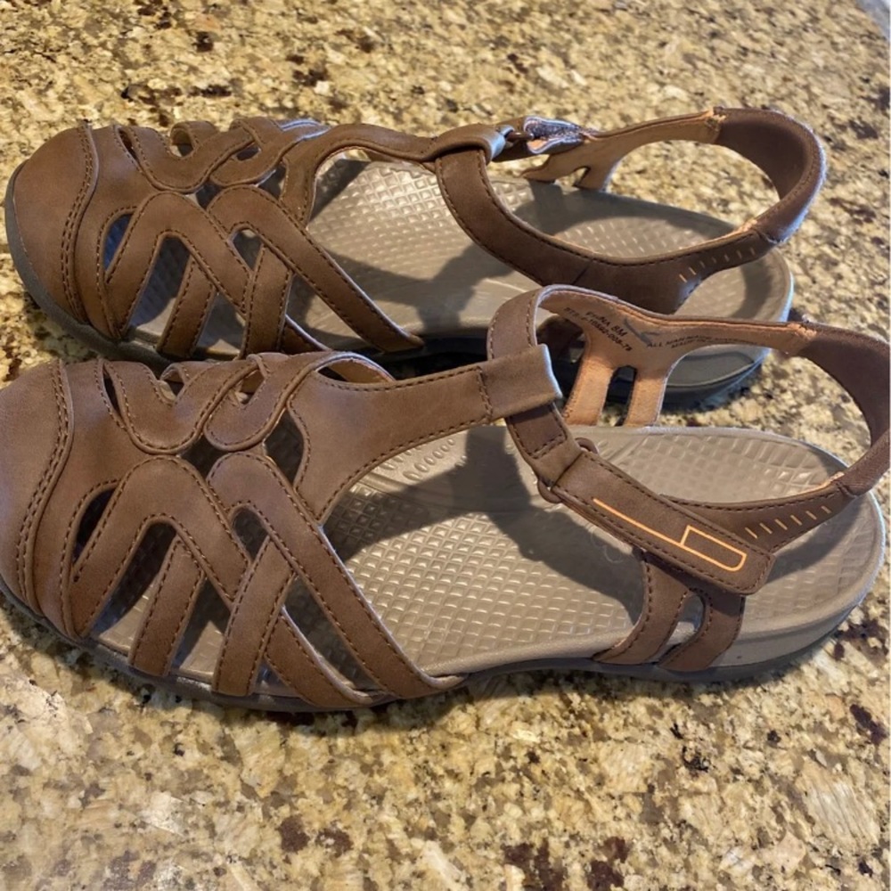 Bare trap sandals